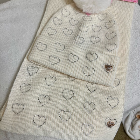 Juicy Couture Ivory Heart Beanie and Scarf Set - Picture 2 of 3